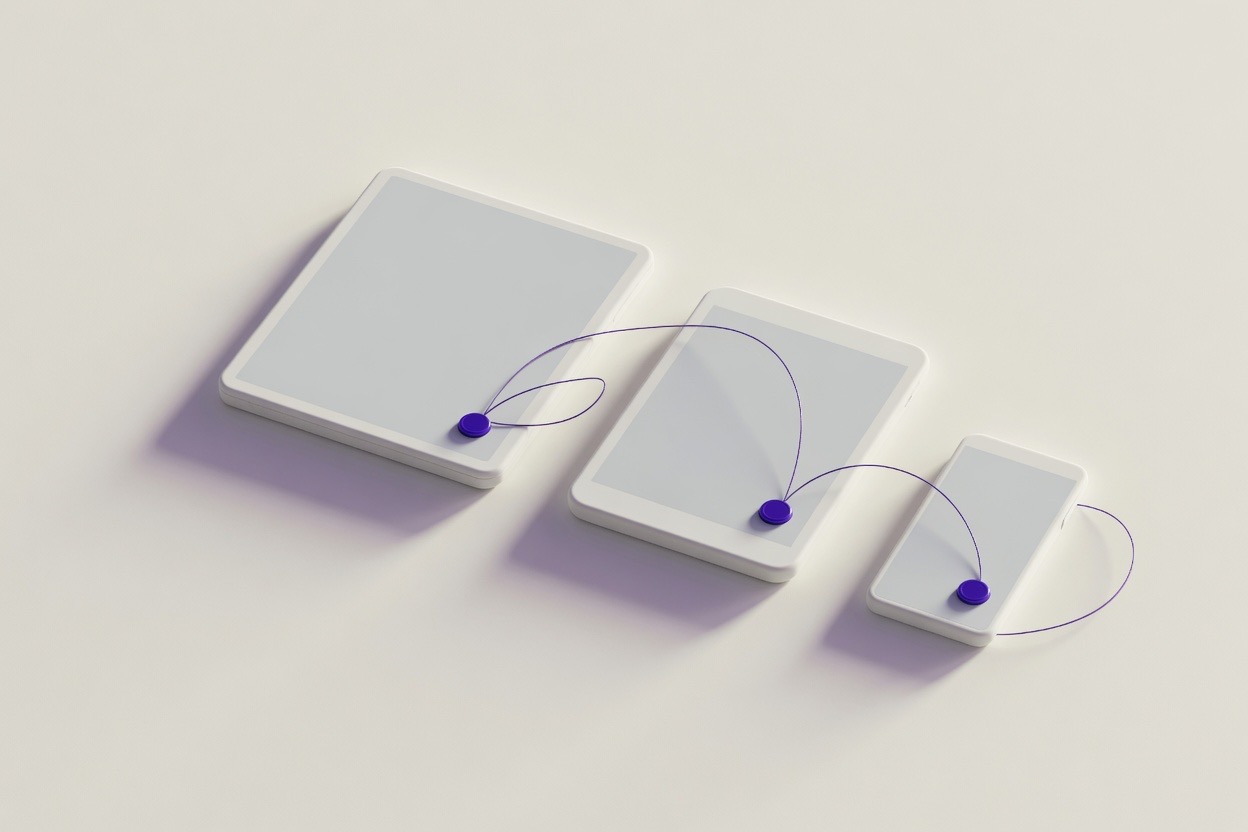 Illustration: a laptop, a tablet and a phone with blank screens, each carrying the same small violet chat button, joined by one violet thread.